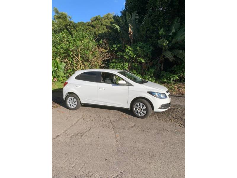 CHEVROLET - ONIX - 2013/2013 - Branca - R$ 45.000,00