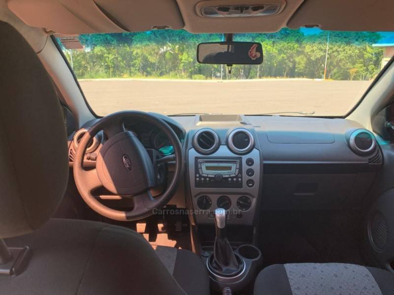 FORD - FIESTA - 2012/2013 - Prata - R$ 31.000,00