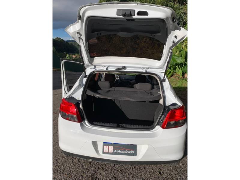 CHEVROLET - ONIX - 2013/2013 - Branca - R$ 45.000,00